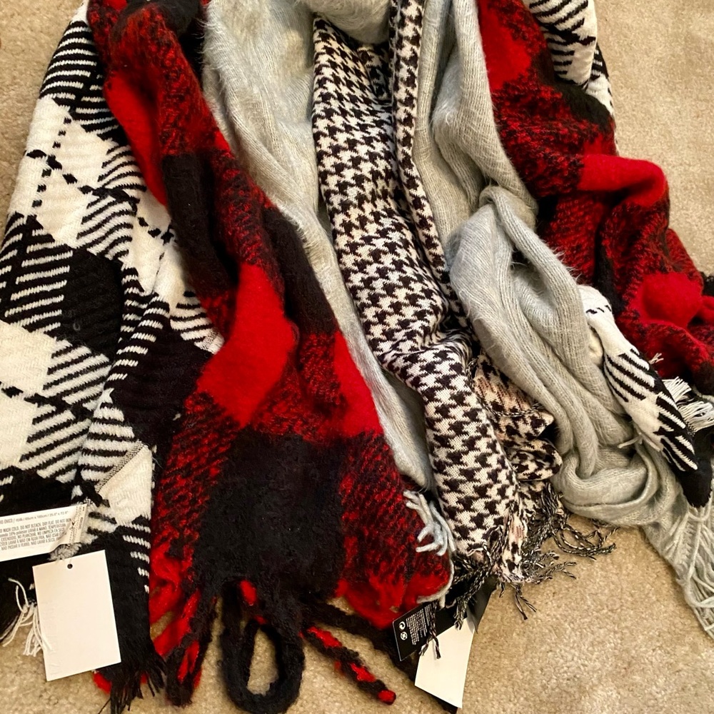 Scarf bundle! Discounted shipping!